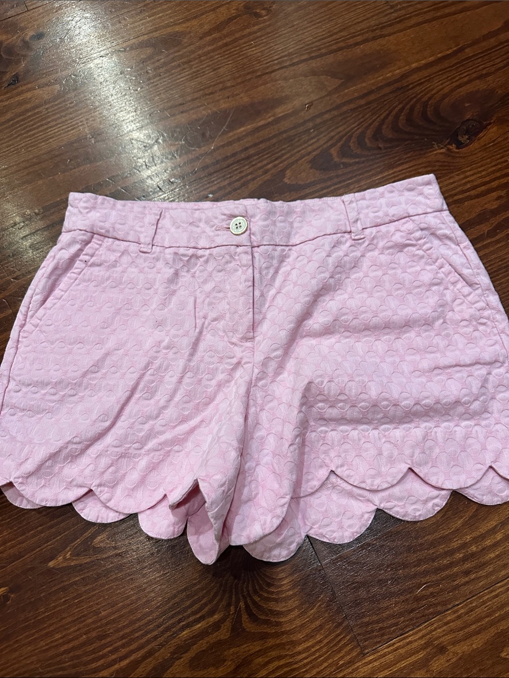 crown & ivy Pink Scallop Hem Textured Shorts